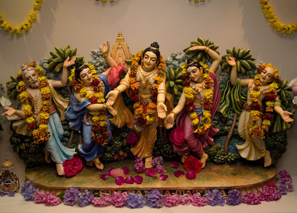 The Panca-tattva — Sri Chaitanya Mahaprabhu, Nityananda Prabhu, Advaita Acharya, Gadadhara Pandita and Srivasa Thakura — worshipped together on a single altar.