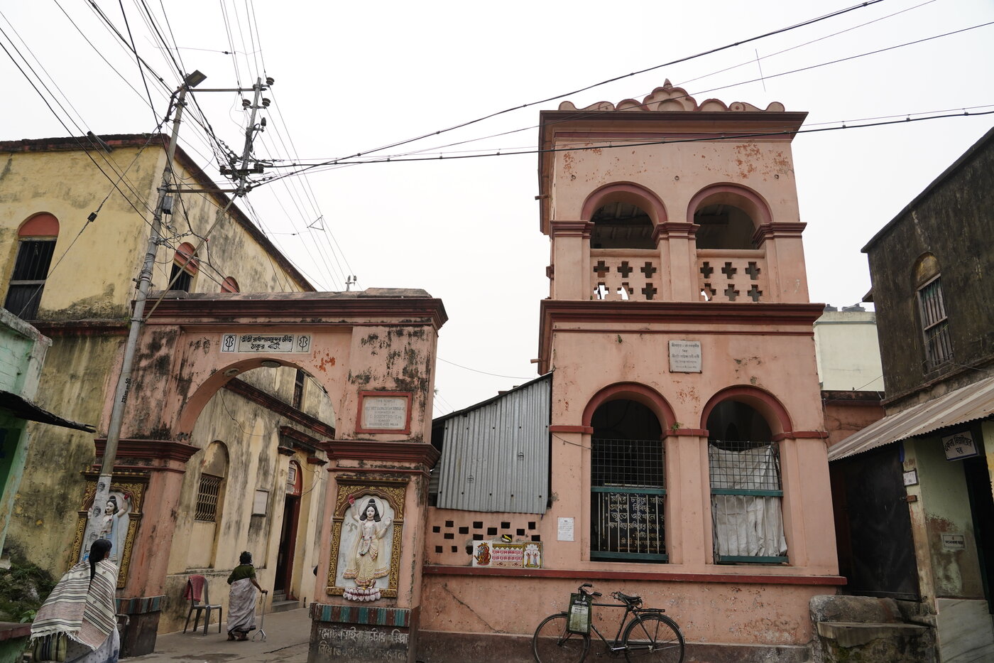 A further view of the Radha-Shyamsundar Jiu temple at Khardaha, the Atchala-style temple built around the Deity of Shyamsundar that Viracandra Prabhu is credited with installing.
