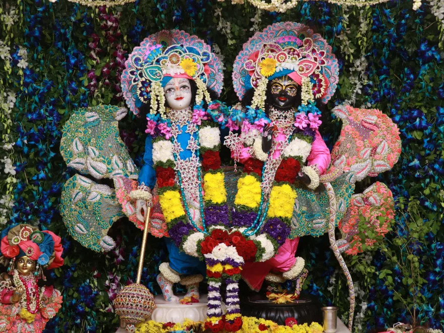 Poshak & Alankār Seva